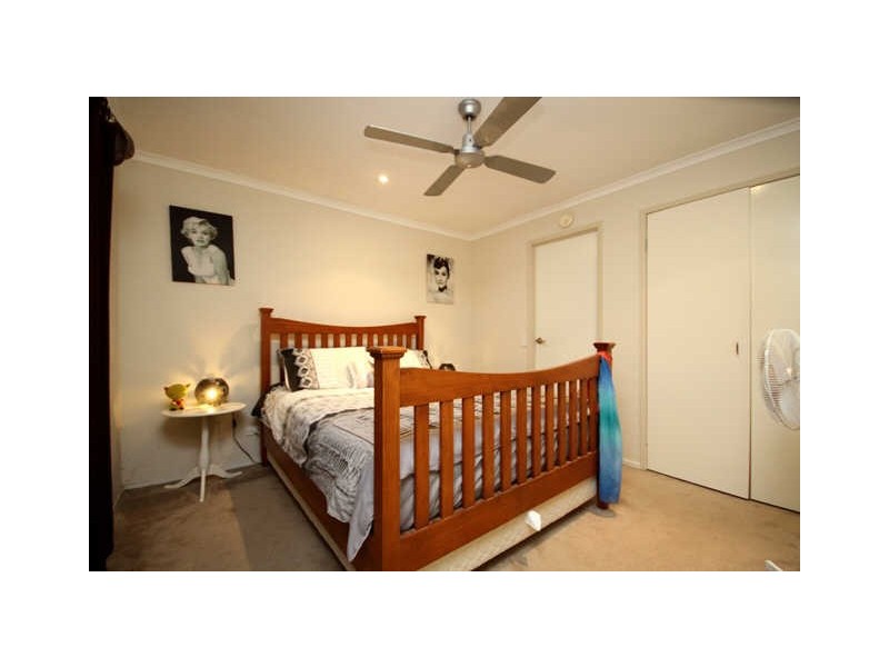 10 Bernadette Place, Highland Park QLD 4211