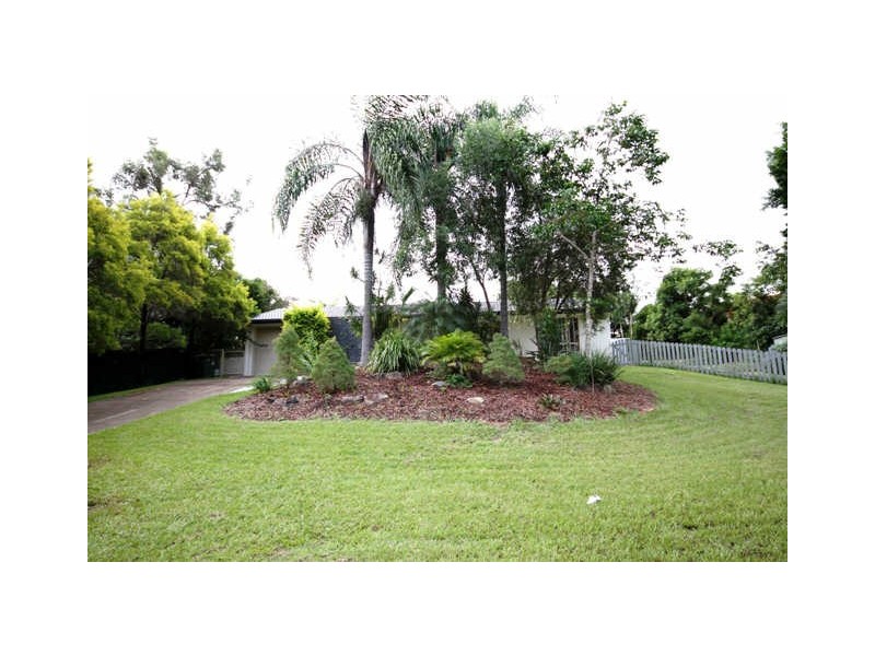 10 Bernadette Place, Highland Park QLD 4211