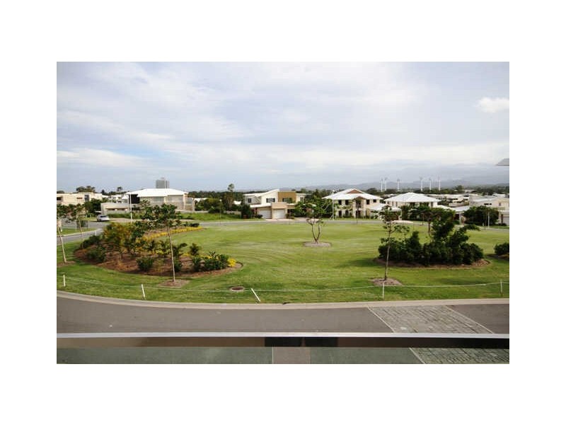 1/7021 Circa Vista Drive, Benowa QLD 4217