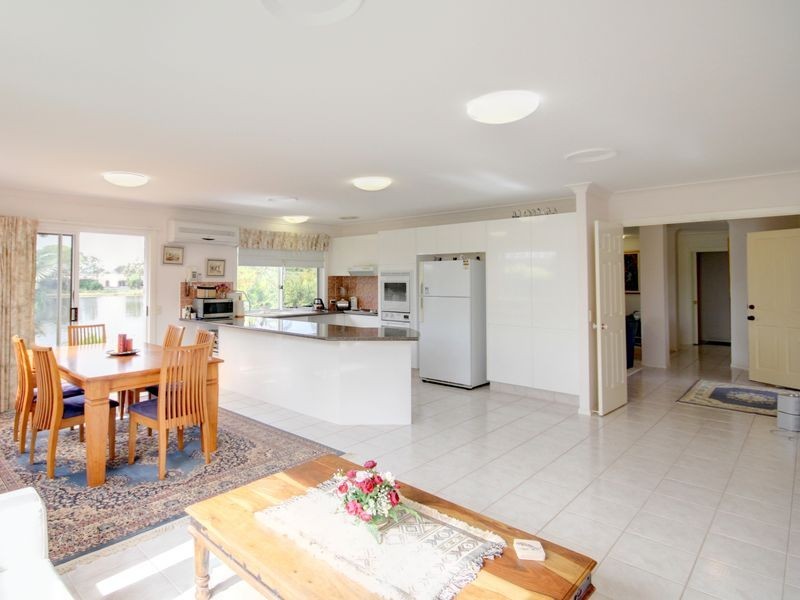 10 Marjorie Crescent, Benowa QLD 4217