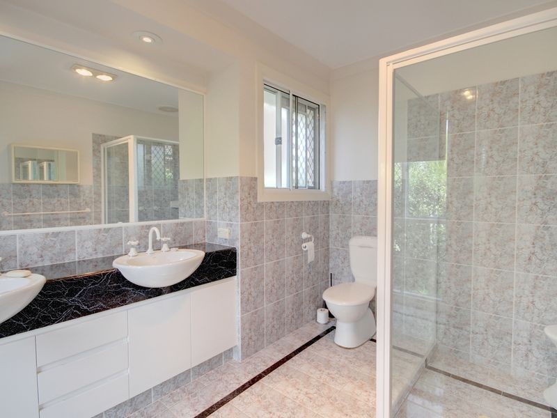 10 Marjorie Crescent, Benowa QLD 4217