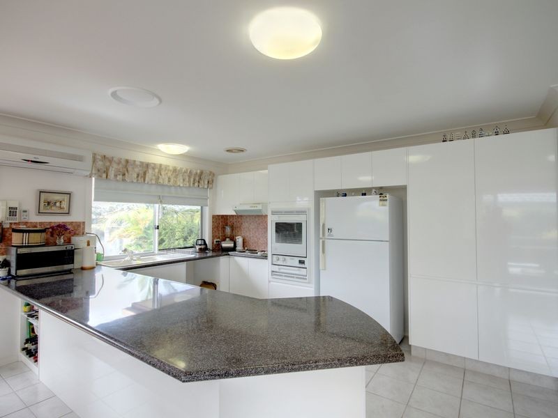 10 Marjorie Crescent, Benowa QLD 4217