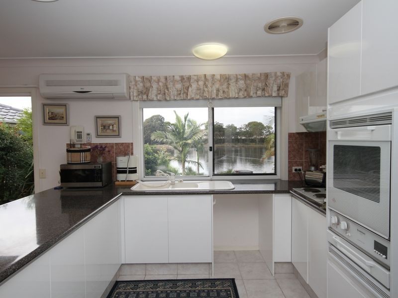 10 Marjorie Crescent, Benowa QLD 4217