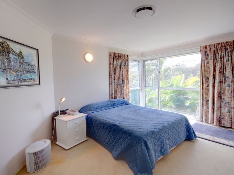 10 Marjorie Crescent, Benowa QLD 4217