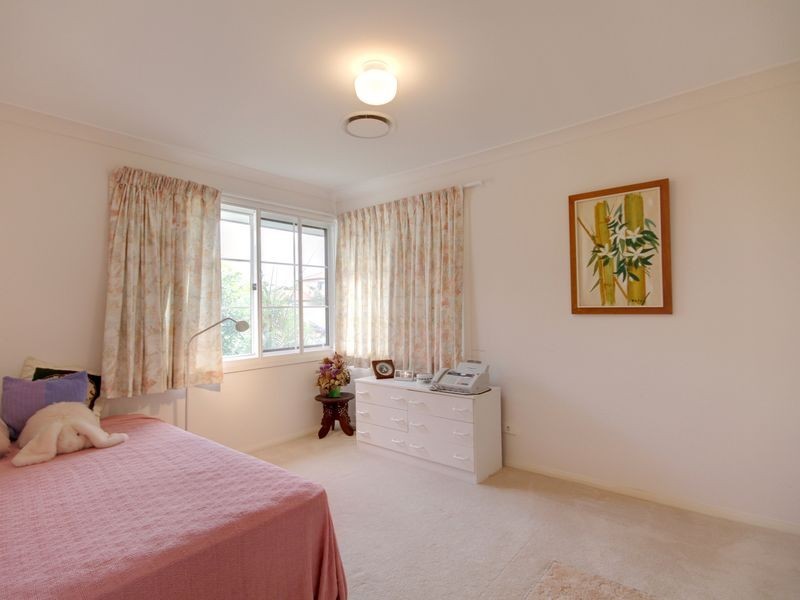 10 Marjorie Crescent, Benowa QLD 4217