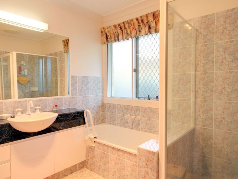 10 Marjorie Crescent, Benowa QLD 4217