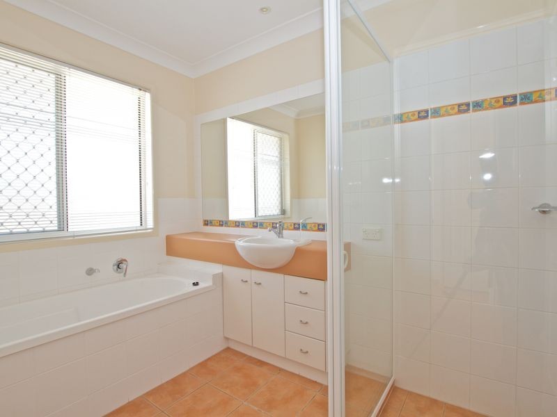 14 Rhiannon Drive, Ashmore QLD 4214