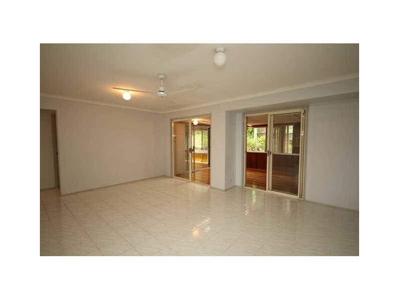 8 Knight Crescent, Nerang QLD 4211