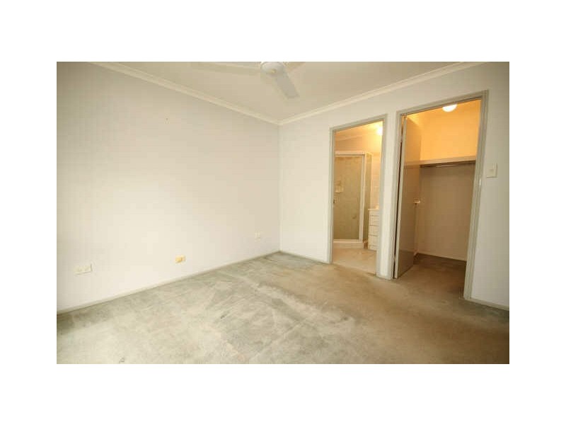 8 Knight Crescent, Nerang QLD 4211