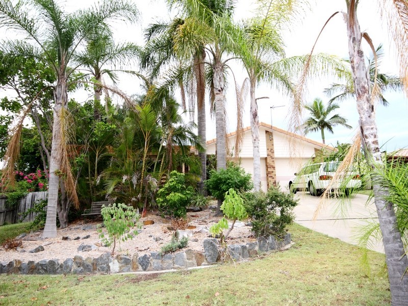 6 Leesa Court, Highland Park QLD 4211