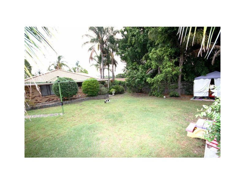 6 Leesa Court, Highland Park QLD 4211