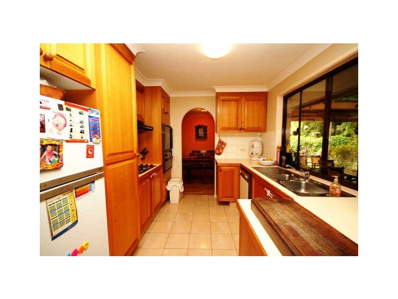 6 Leesa Court, Highland Park QLD 4211