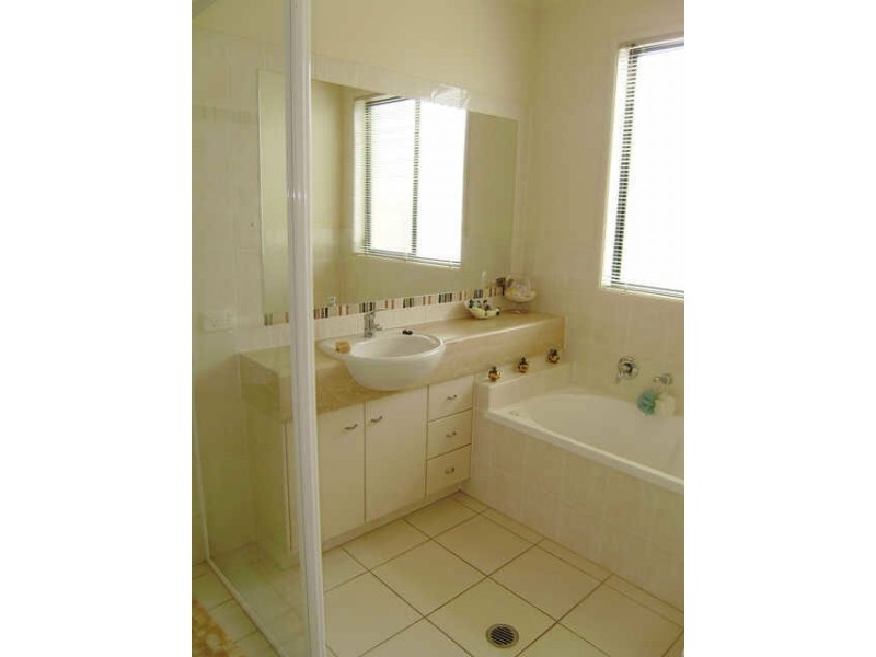 8 Josh Court, Ashmore QLD 4214