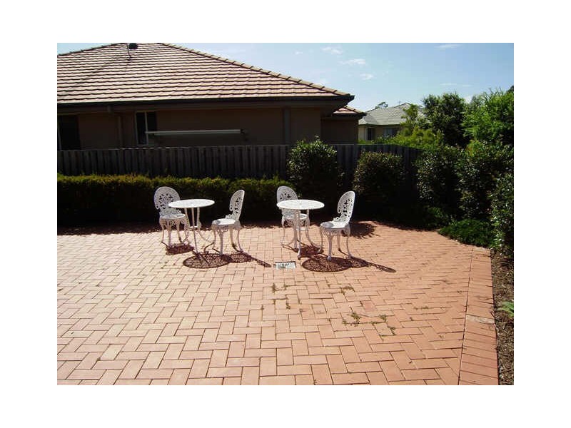 8 Josh Court, Ashmore QLD 4214