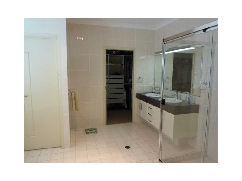 4 Honey Eater Court, Gilston QLD 4211