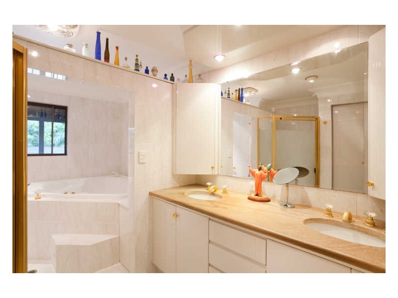 132 Alison Road, Carrara QLD 4211