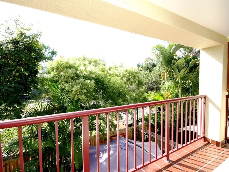 2/102 Alexander Drive, Highland Park QLD 4211