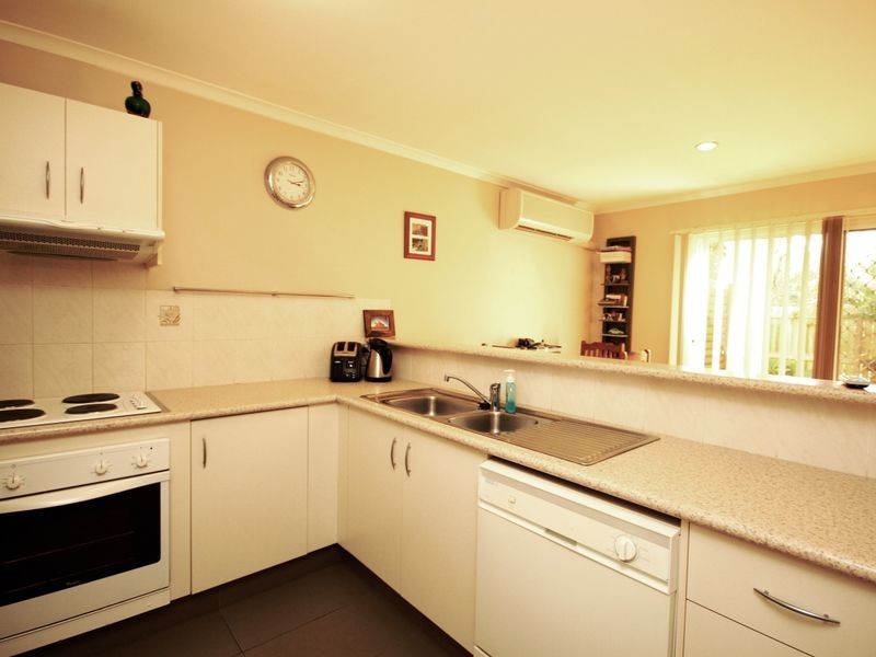 2/102 Alexander Drive, Highland Park QLD 4211