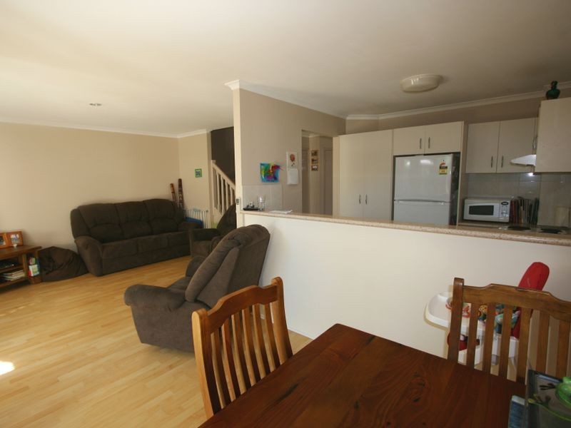 2/102 Alexander Drive, Highland Park QLD 4211