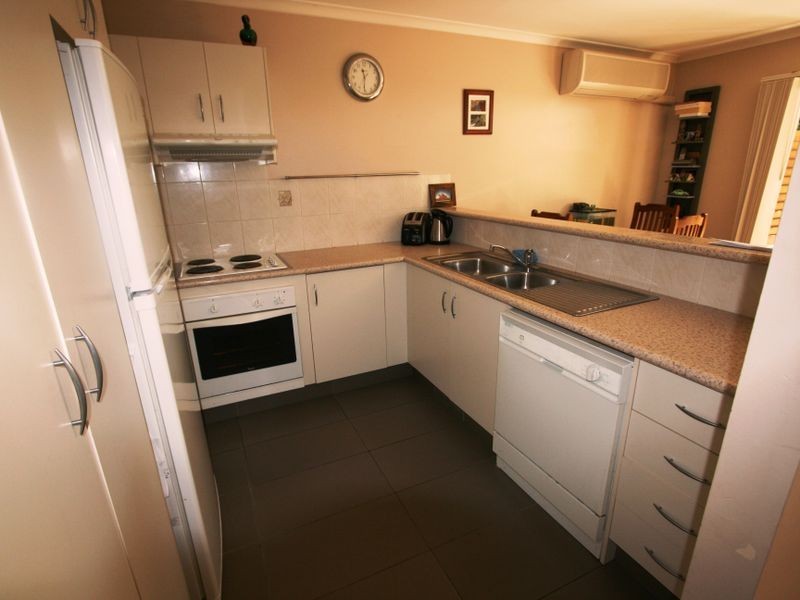 2/102 Alexander Drive, Highland Park QLD 4211