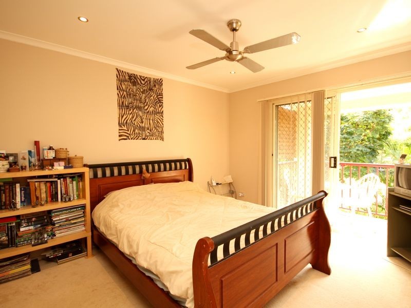 2/102 Alexander Drive, Highland Park QLD 4211
