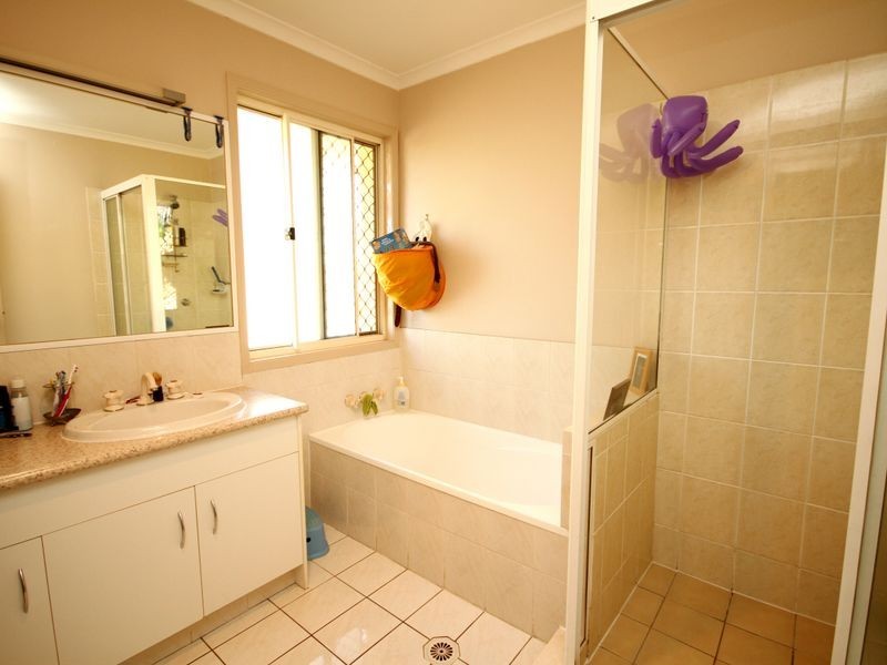 2/102 Alexander Drive, Highland Park QLD 4211