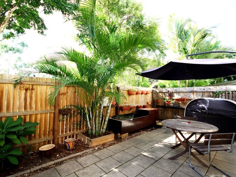 2/102 Alexander Drive, Highland Park QLD 4211