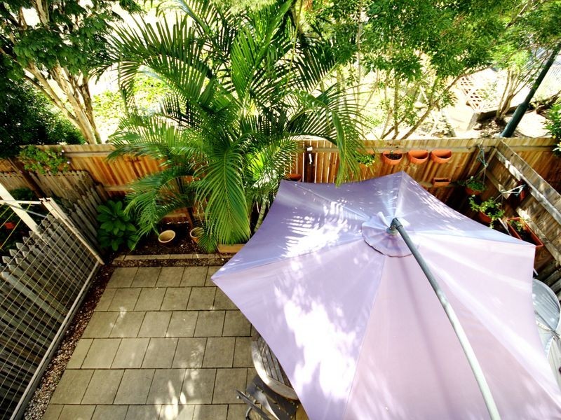 2/102 Alexander Drive, Highland Park QLD 4211