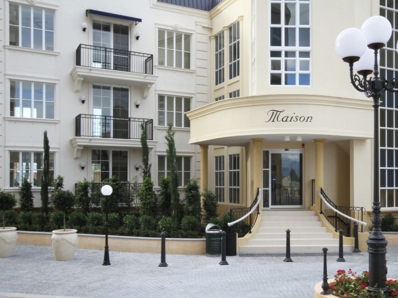 2043 The Boulevard Emerald Lakes, Carrara QLD 4211