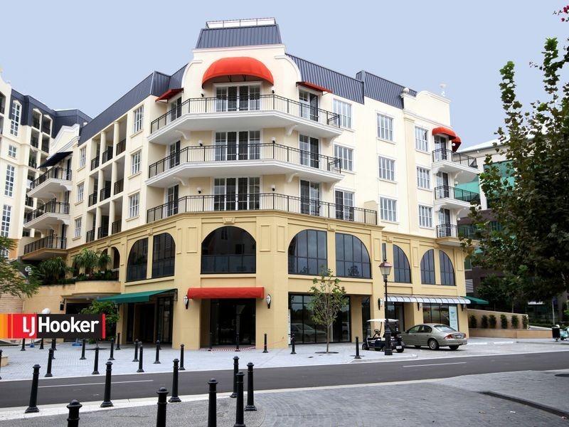 2043 The Boulevard Emerald Lakes, Carrara QLD 4211