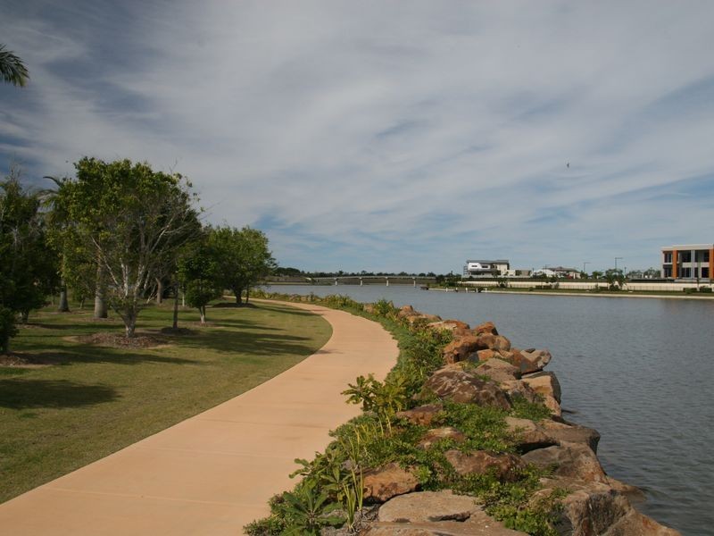 2043 The Boulevard Emerald Lakes, Carrara QLD 4211