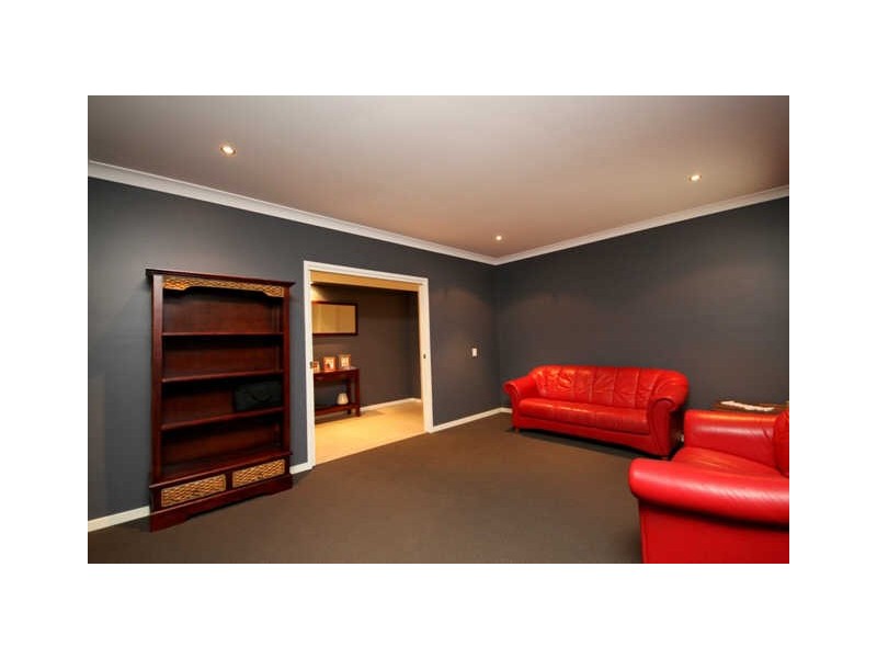 9 Kookaburra Drive, Gilston QLD 4211