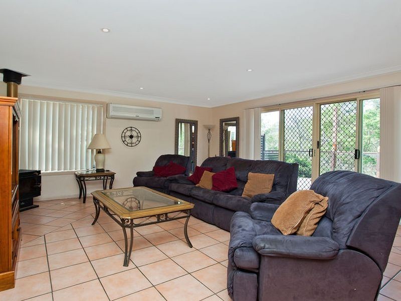 17 Trafalgar Street, Highland Park QLD 4211