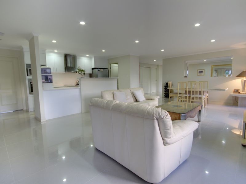 2 Debbie Way, Nerang QLD 4211