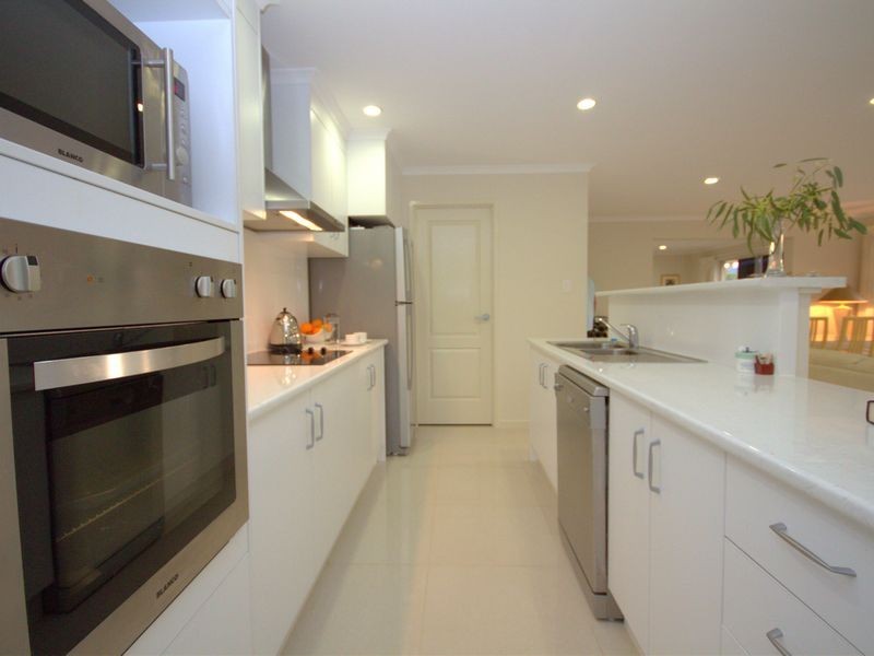 2 Debbie Way, Nerang QLD 4211