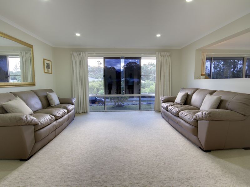 2 Debbie Way, Nerang QLD 4211