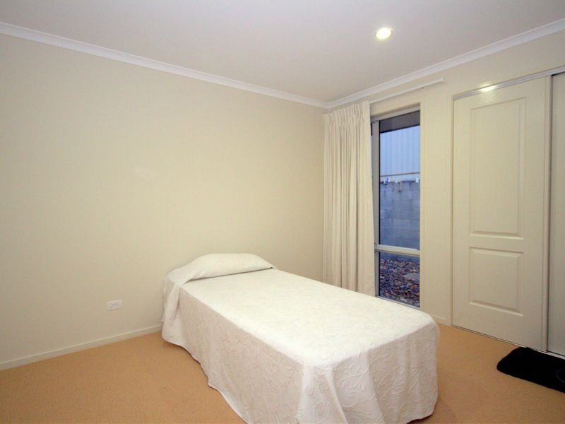 2 Debbie Way, Nerang QLD 4211