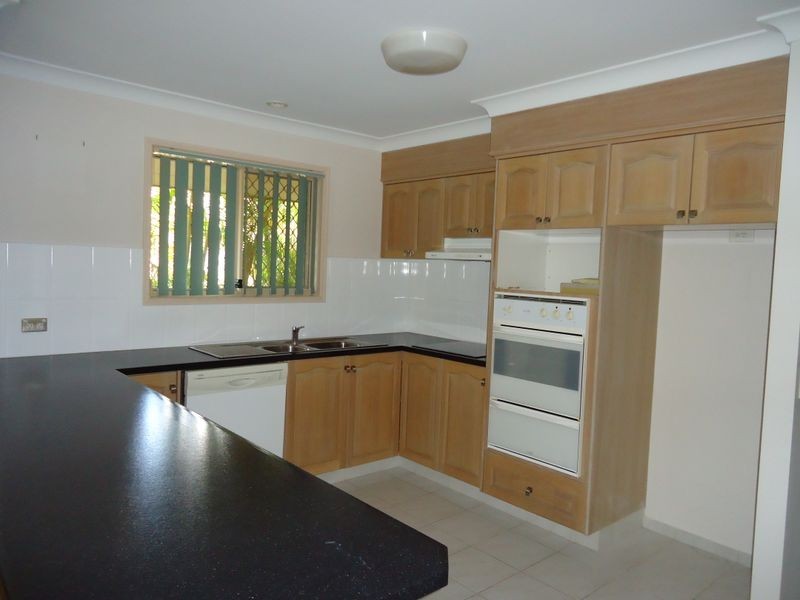 9 Piccadilly Place, Highland Park QLD 4211