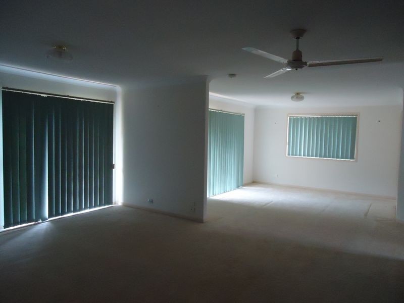 9 Piccadilly Place, Highland Park QLD 4211