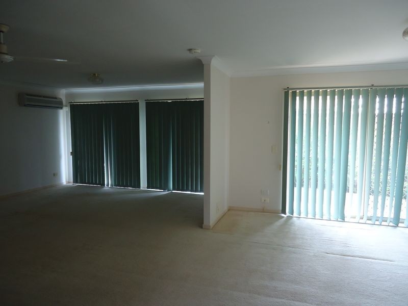 9 Piccadilly Place, Highland Park QLD 4211