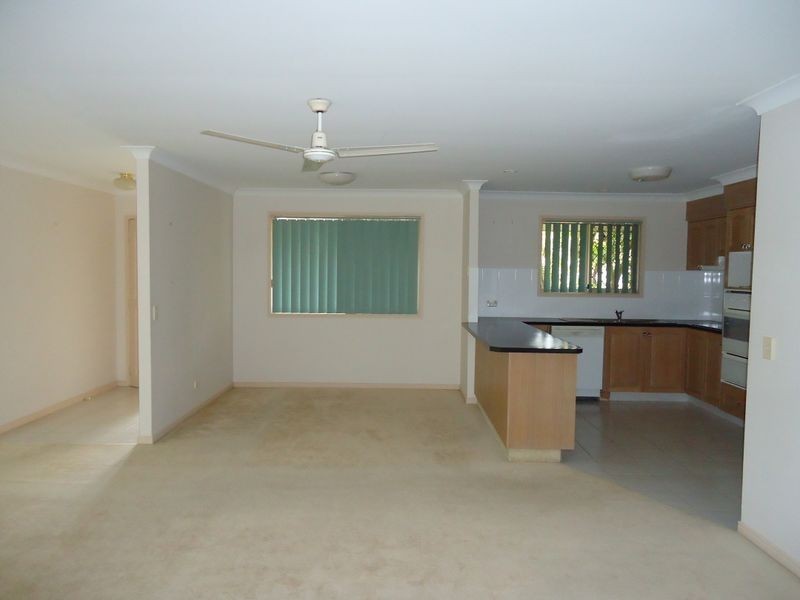 9 Piccadilly Place, Highland Park QLD 4211