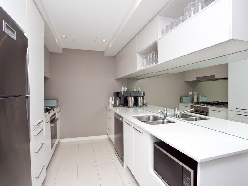 616/430 Marine Parade, Biggera Waters QLD 4216