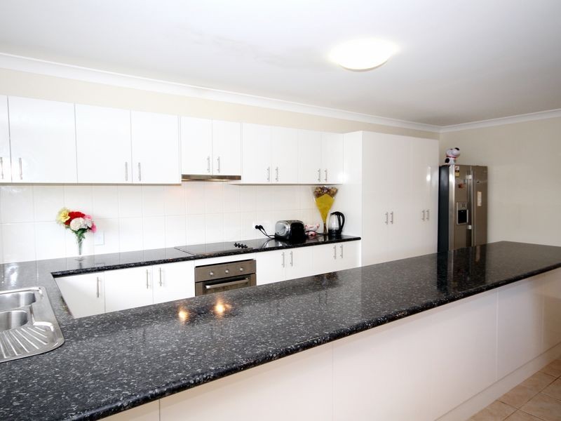 9 Debbie Way, Nerang QLD 4211