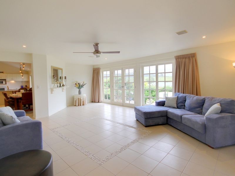 10 Pasture Place, Mount Nathan QLD 4211