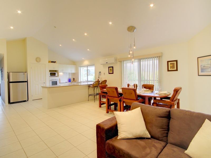 10 Pasture Place, Mount Nathan QLD 4211