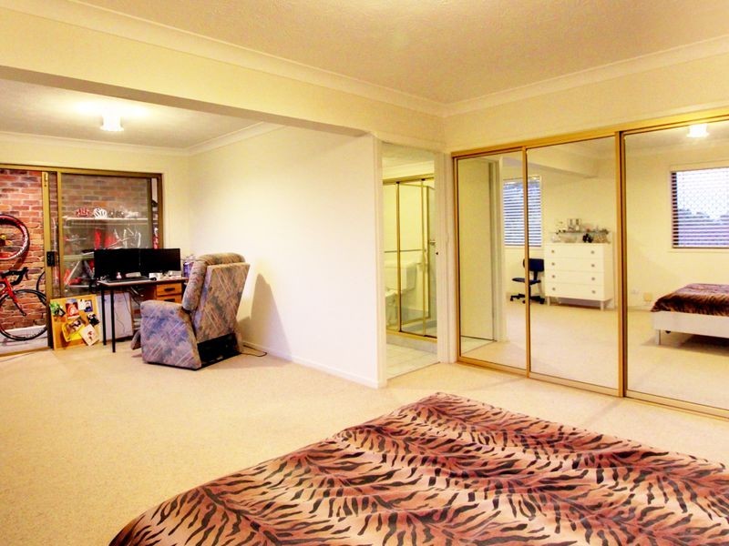 1 Mcleod Street, Highland Park QLD 4211