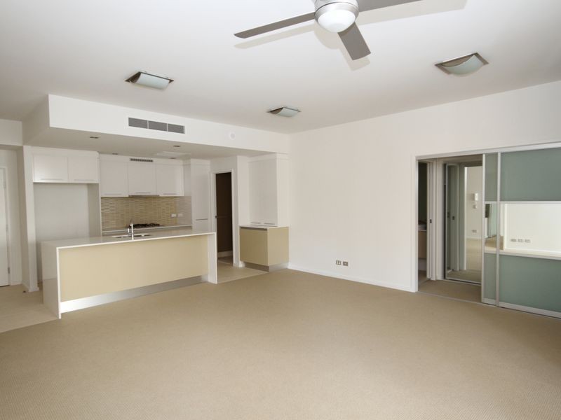 3024 The Boulevard Emerald Lakes, Carrara QLD 4211