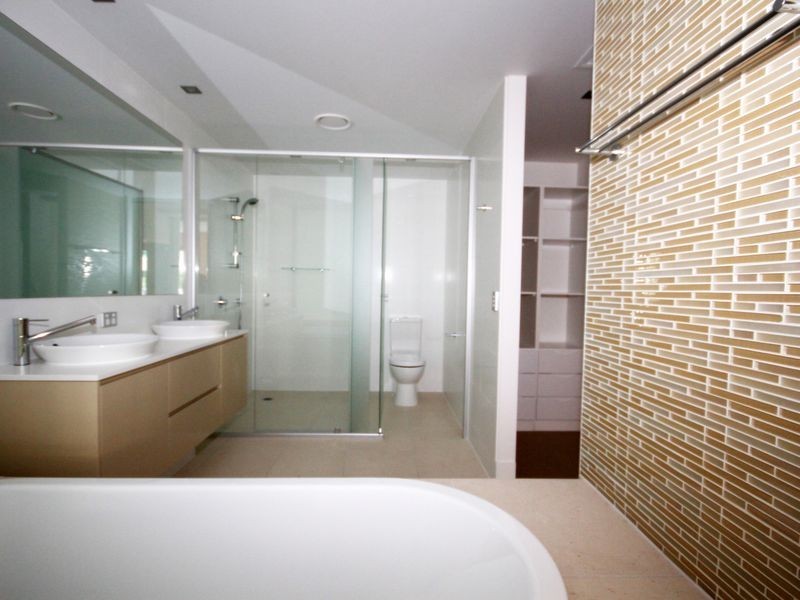 3024 The Boulevard Emerald Lakes, Carrara QLD 4211