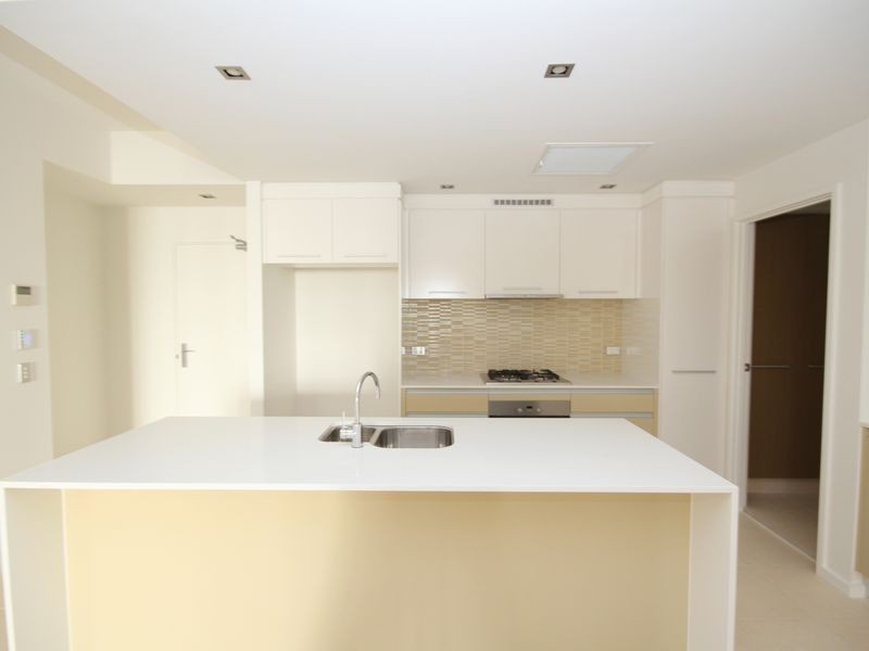 3024 The Boulevard Emerald Lakes, Carrara QLD 4211