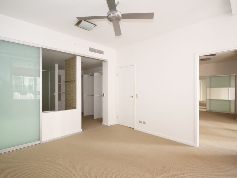 3024 The Boulevard Emerald Lakes, Carrara QLD 4211